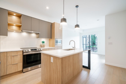 Kitchen Island Photo of 211 20695 Eastleigh Crescent, Langley, BC