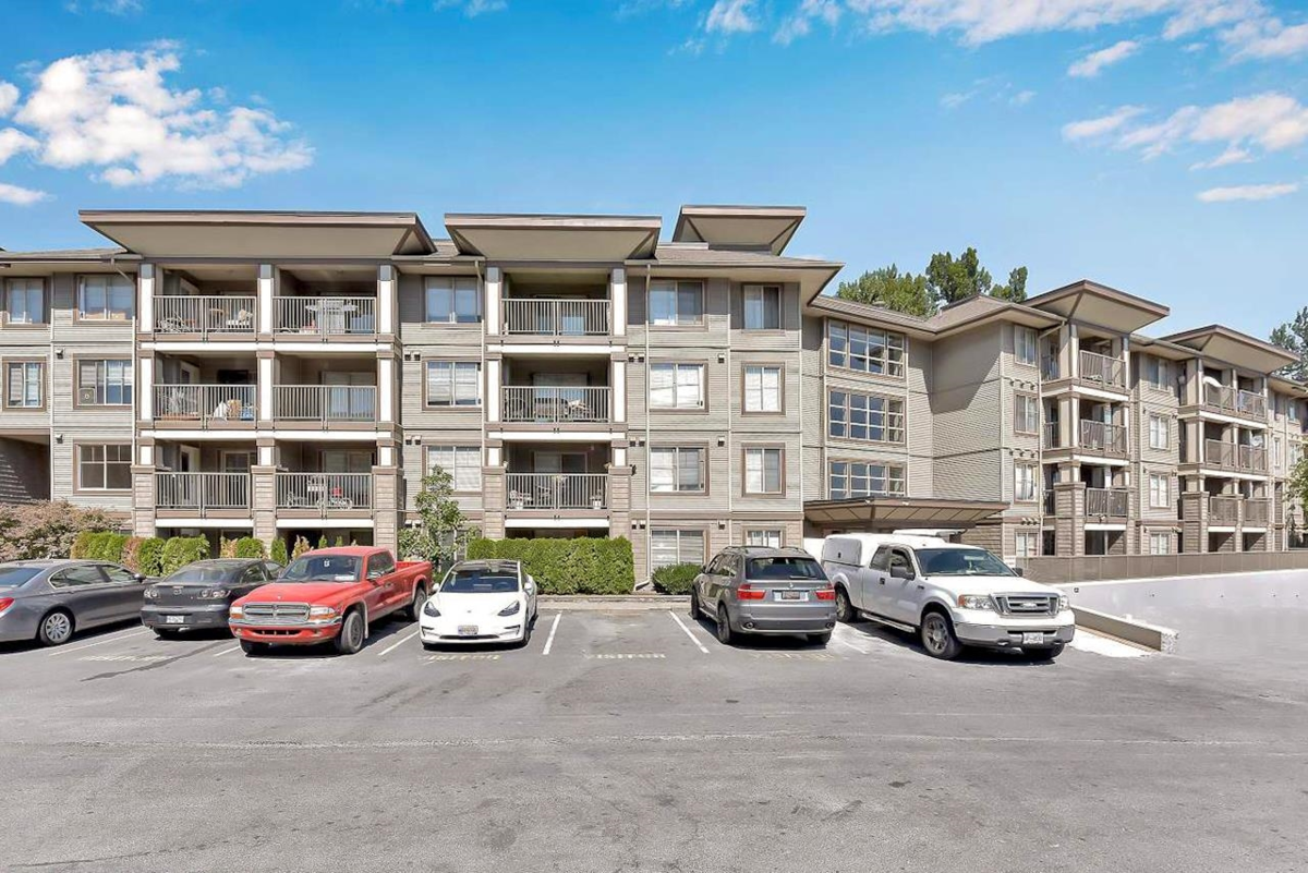 Living Room Photo of 214 45567 Yale Road, Chilliwack, BC