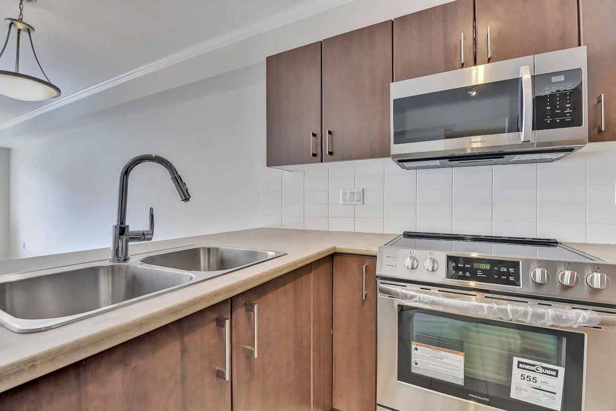 Primary Bathroom Photo of 214 45567 Yale Road, Chilliwack, BC