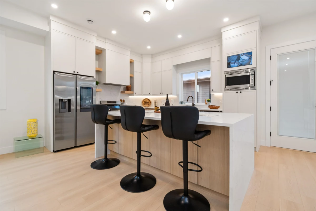 Kitchen Island Photo of 7 45141 Watson Road, Chilliwack, BC