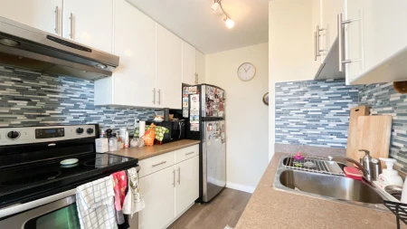Guest Bathroom Photo of 1406 6759 Willingdon Avenue, Burnaby, BC