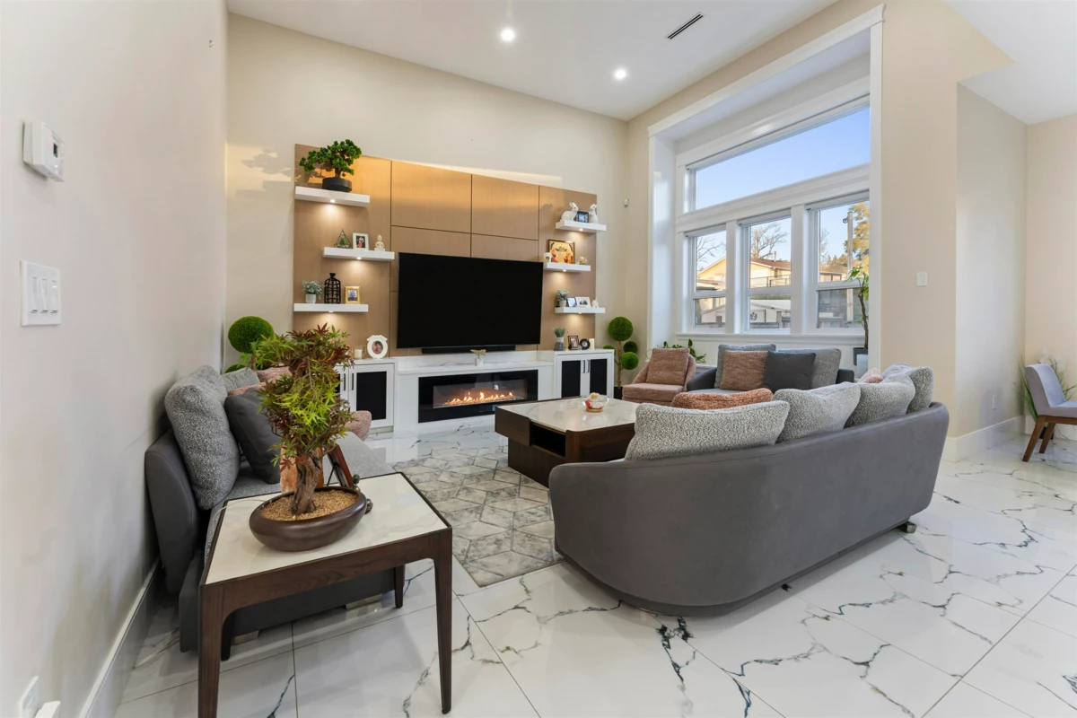 Entry Foyer Photo of 8020 114 Street, Delta, BC