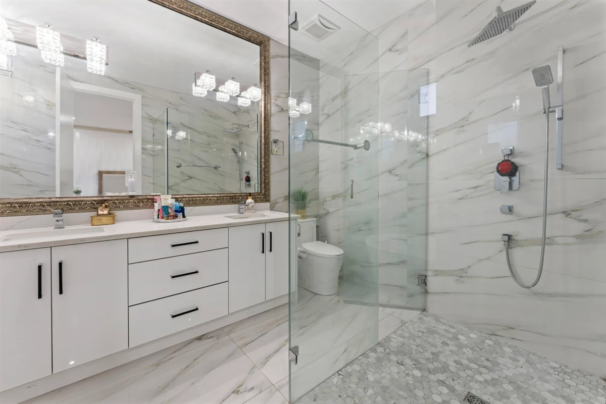 Staircase Photo of 8020 114 Street, Delta, BC