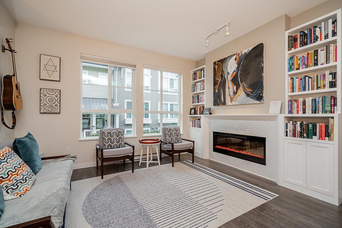 Dining Area Photo of 91 5551 Admiral Way, Delta, BC