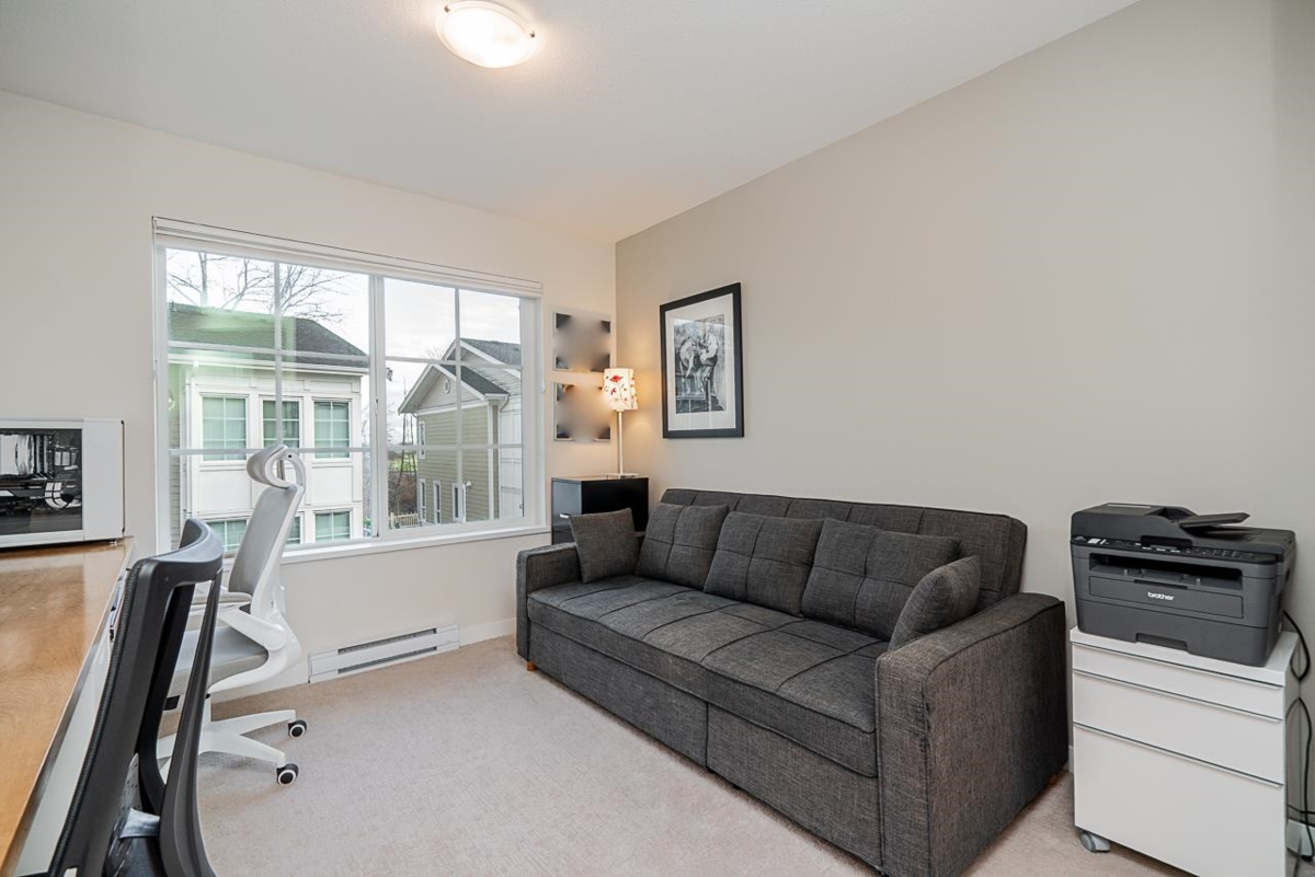 Entry Foyer Photo of 91 5551 Admiral Way, Delta, BC