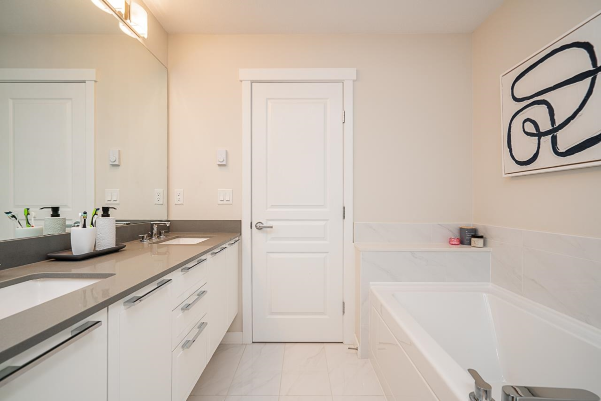 Loft / Bonus Room Photo of 91 5551 Admiral Way, Delta, BC