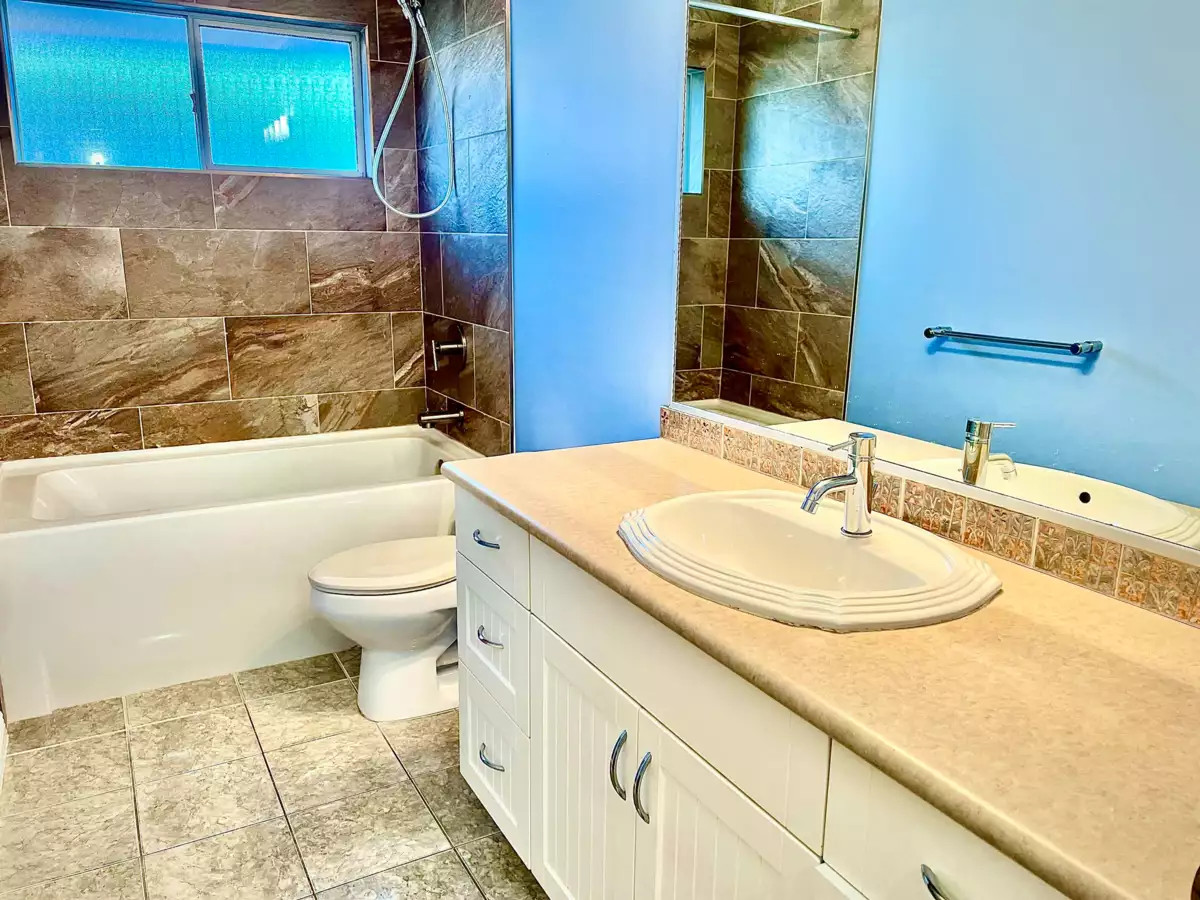 Entry Foyer Photo of 16160 14b Avenue, Surrey, BC