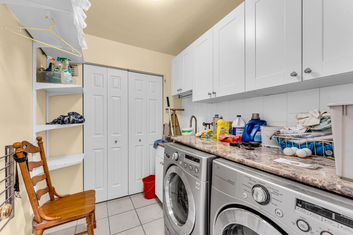 Front Yard Photo of 16160 14b Avenue, Surrey, BC