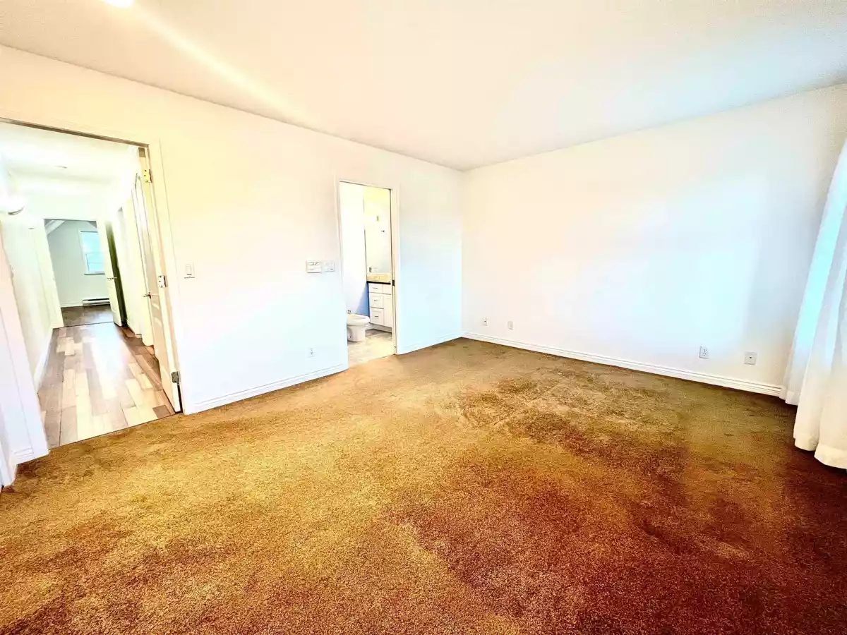 Guest Bathroom Photo of 16160 14b Avenue, Surrey, BC