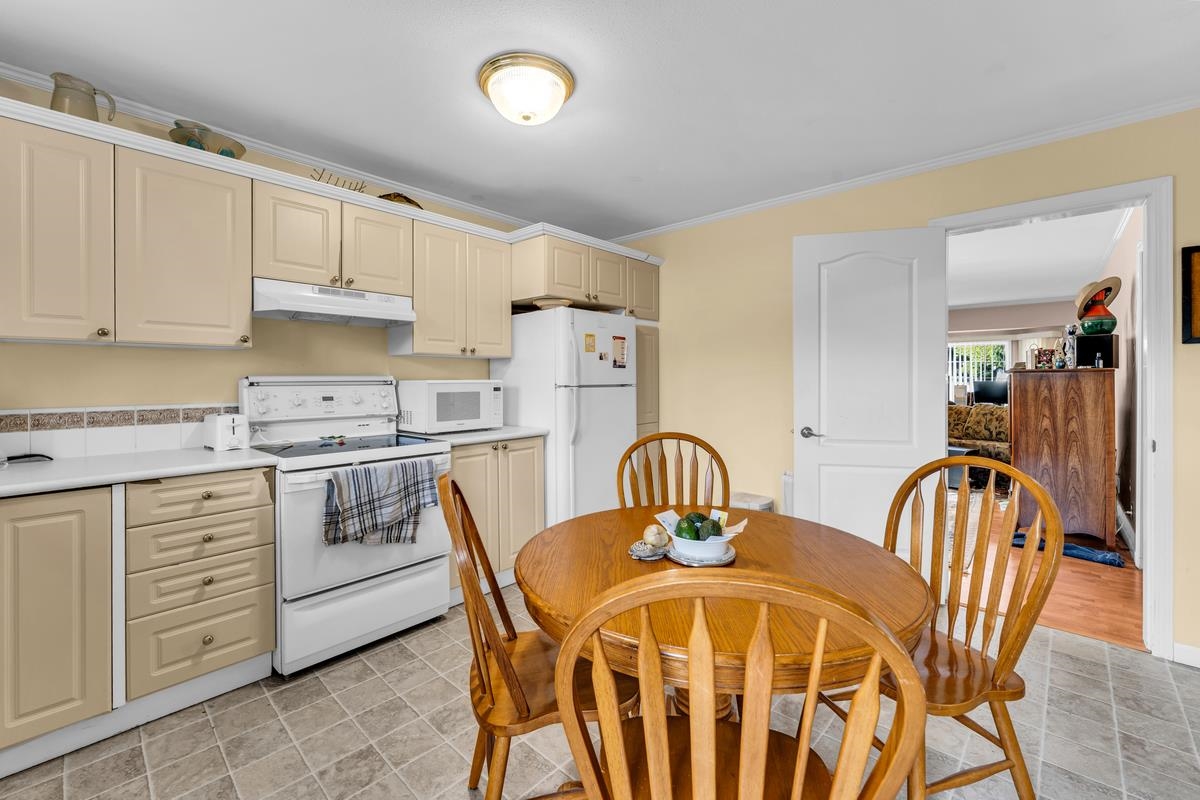 Hallway Photo of 16160 14b Avenue, Surrey, BC