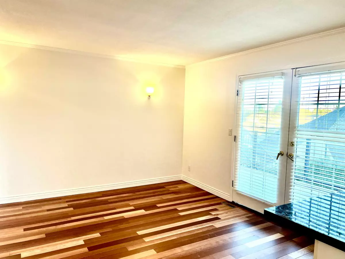 Walk-In Closet Photo of 16160 14b Avenue, Surrey, BC