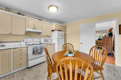 Hallway Photo of 16160 14b Avenue, Surrey, BC