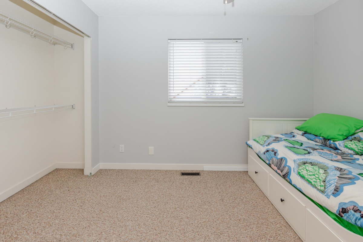 Basement Recreation Room Photo of 832 Stevens Street, White Rock, BC