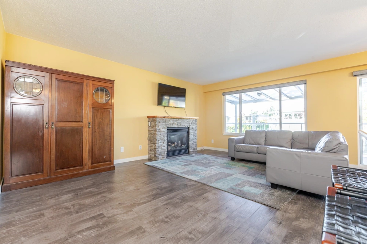 Dining Area Photo of 832 Stevens Street, White Rock, BC