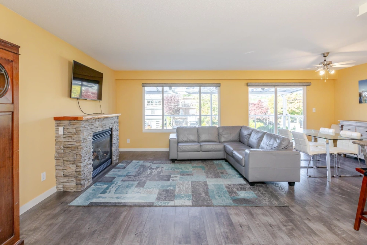 Family Room Photo of 832 Stevens Street, White Rock, BC