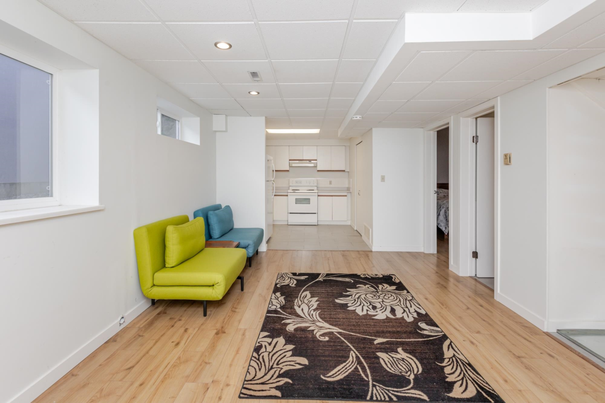 Hallway Photo of 832 Stevens Street, White Rock, BC