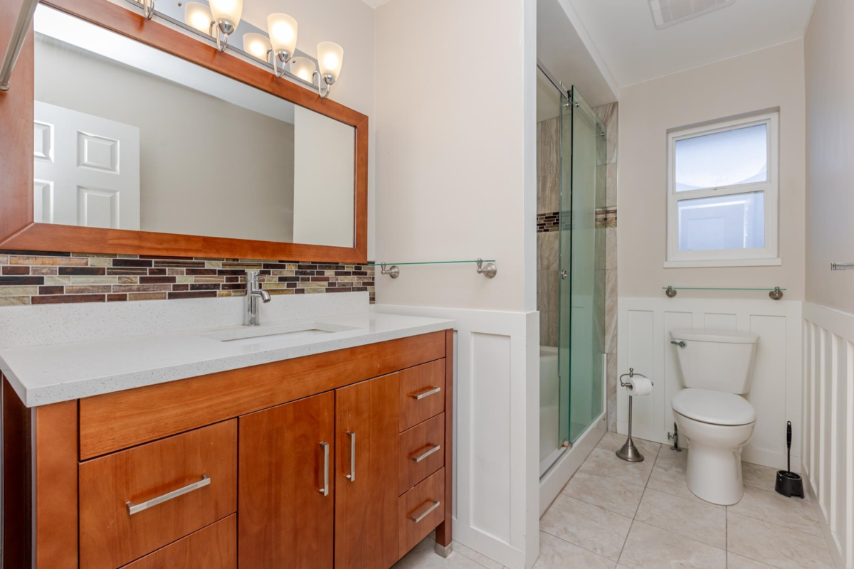 Mudroom Photo of 832 Stevens Street, White Rock, BC