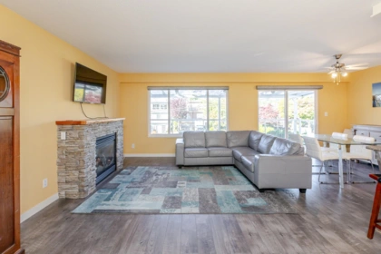 832 Stevens Street, White Rock, BC