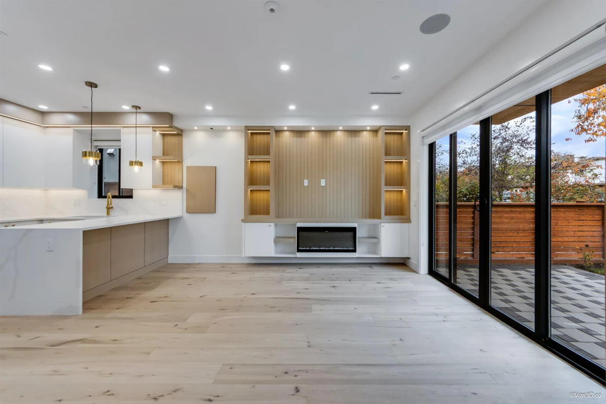 Dining Area Photo of 1 150 E 51 Avenue, Vancouver, BC