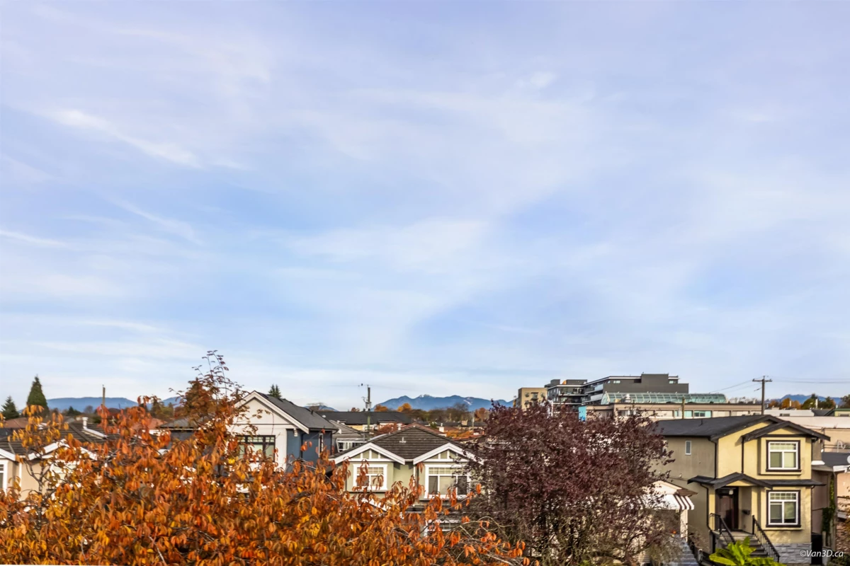 Hallway Photo of 1 150 E 51 Avenue, Vancouver, BC