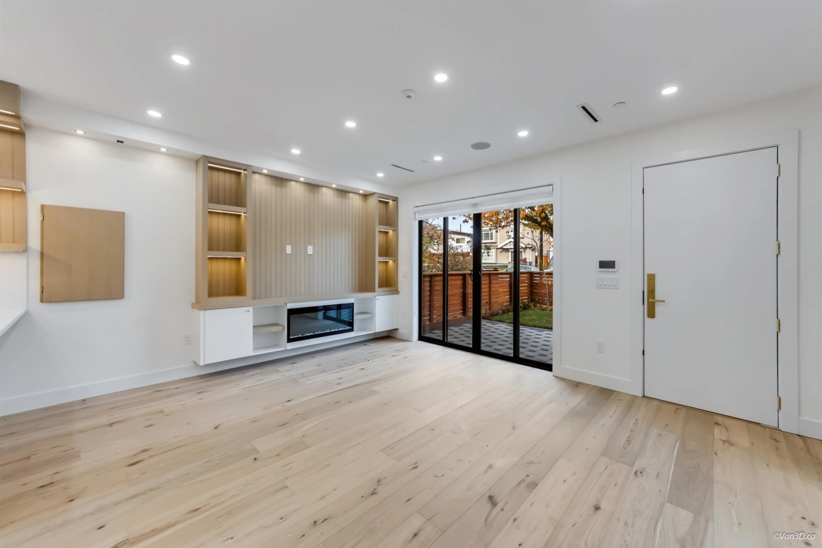 Kitchen Island Photo of 1 150 E 51 Avenue, Vancouver, BC