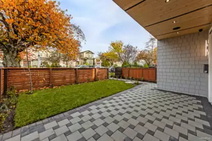 Outdoor Patio Photo of 1 150 E 51 Avenue, Vancouver, BC