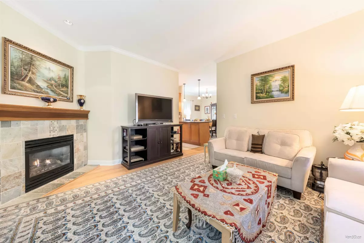 Dining Area Photo of 15 3150 Sunnyhurst Road, North Vancouver, BC