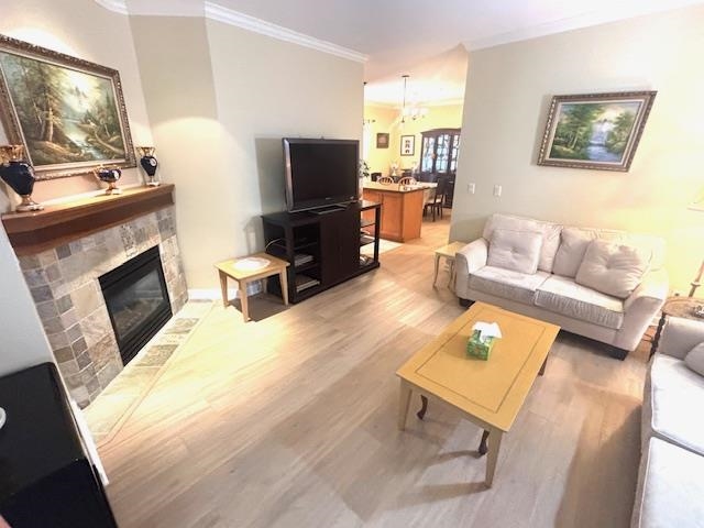 Kitchen Island Photo of 15 3150 Sunnyhurst Road, North Vancouver, BC