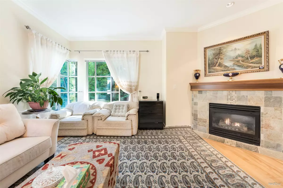 Kitchen Photo of 15 3150 Sunnyhurst Road, North Vancouver, BC
