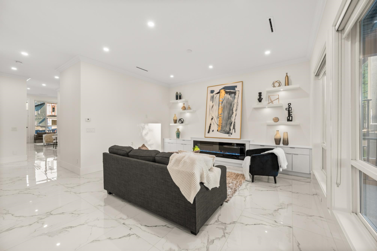 Walk-In Closet Photo of 11481 138a Street, Surrey, BC