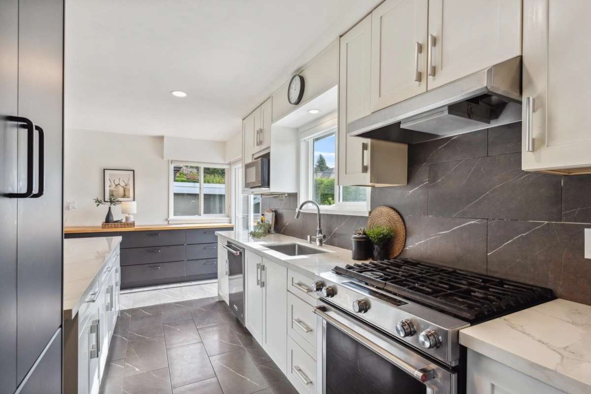 Walk-In Closet Photo of 935 Beaconsfield Road, North Vancouver, BC