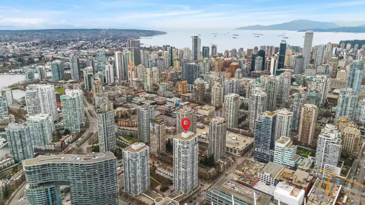 Kitchen Island Photo of 3608 928 Beatty Street, Vancouver, BC