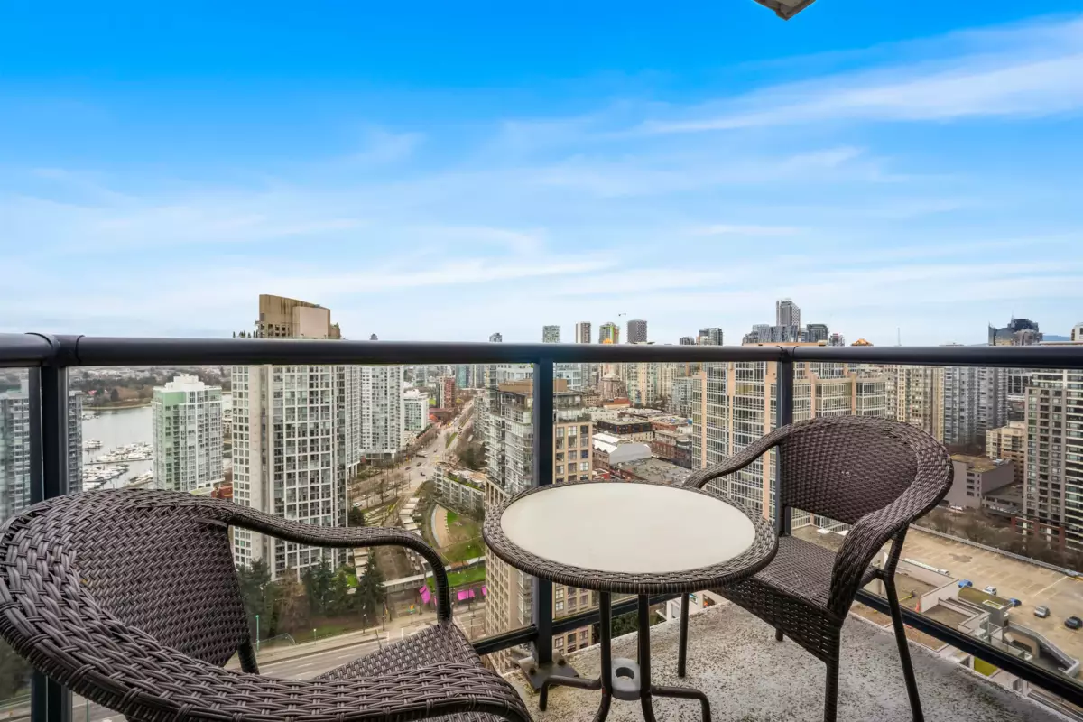 Kitchen Photo of 3608 928 Beatty Street, Vancouver, BC