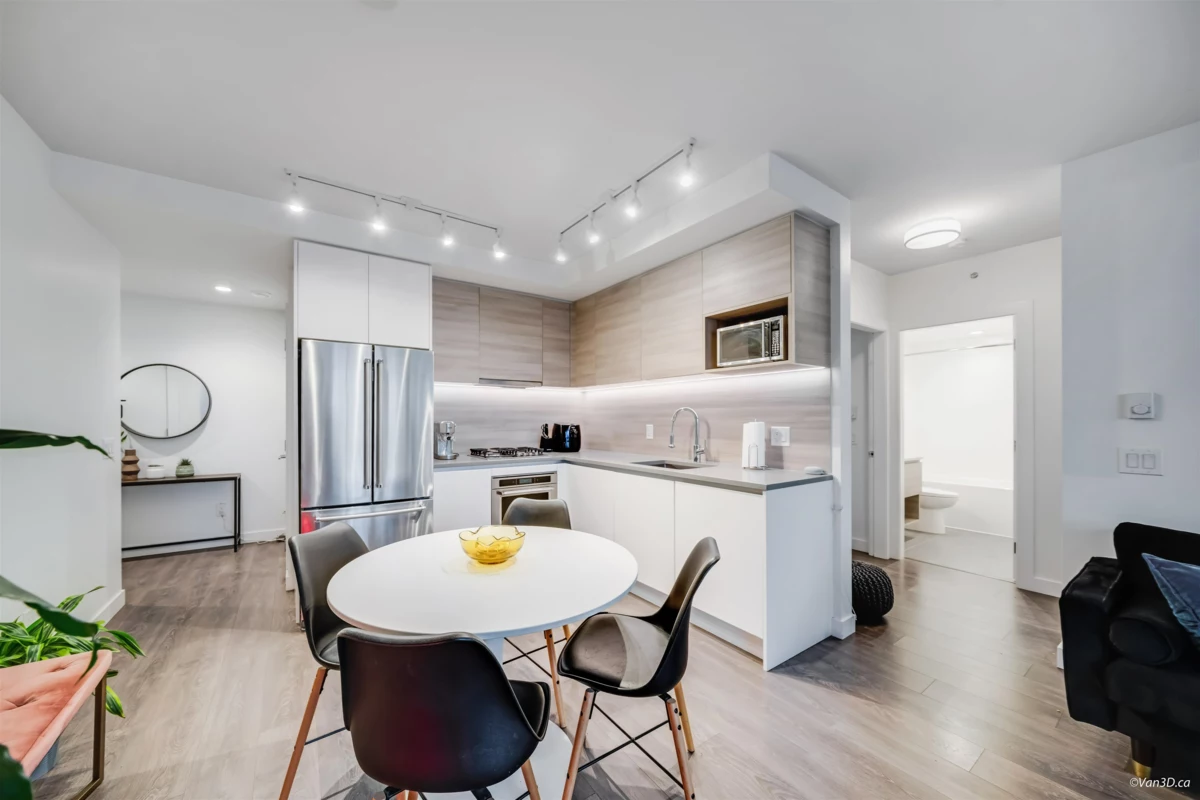 Kitchen Island Photo of 1204 525 Foster Avenue, Coquitlam, BC