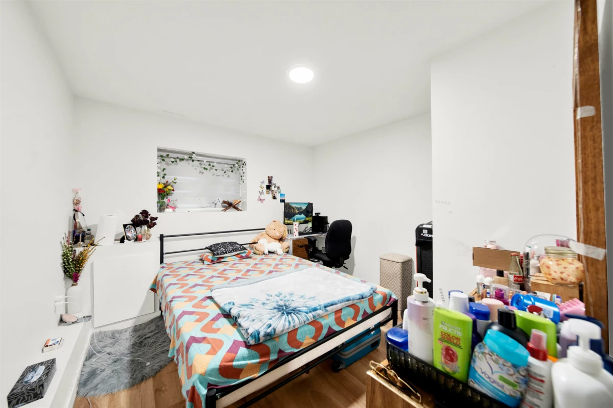 Walk-In Closet Photo of 6369 173a Street, Surrey, BC