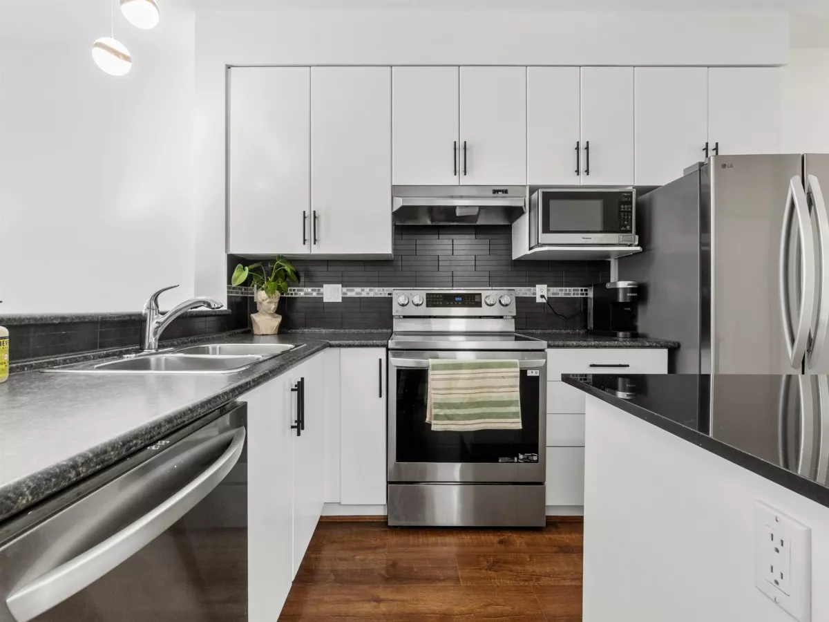 Primary Bathroom Photo of 2 20460 66 Avenue, Langley, BC