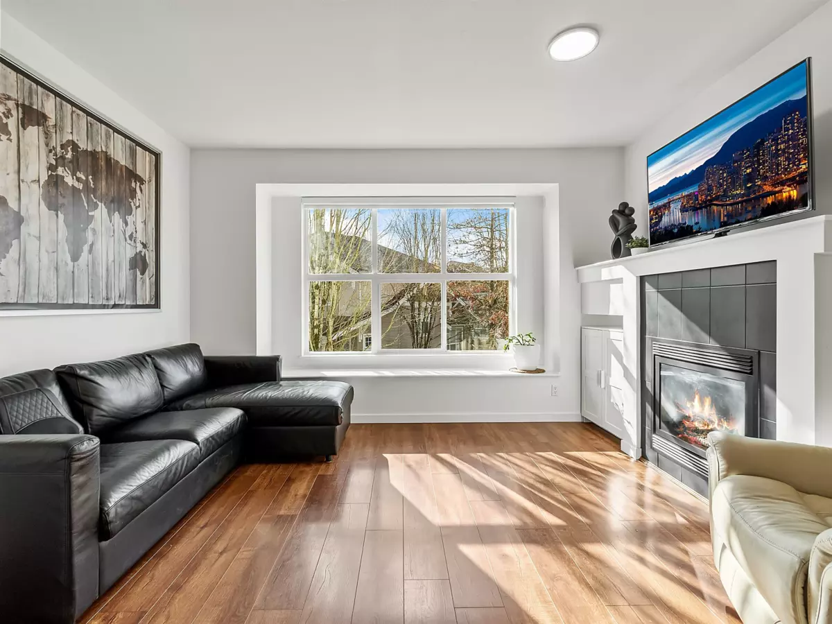 Walk-In Closet Photo of 2 20460 66 Avenue, Langley, BC