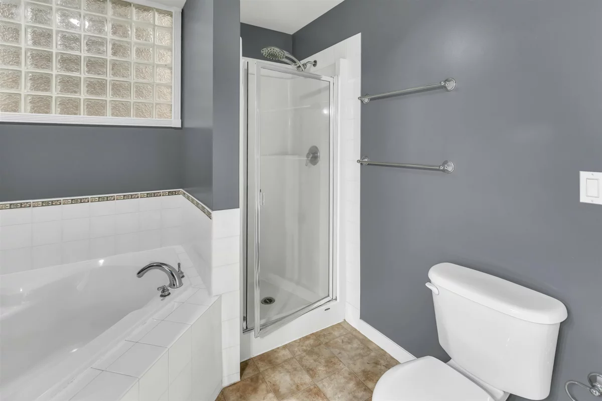 Loft / Bonus Room Photo of 312 33485 South Fraser Way, Abbotsford, BC