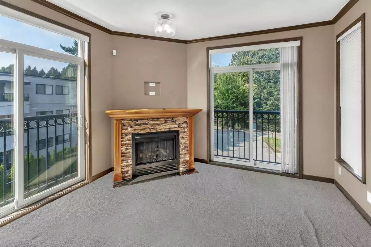 Walk-In Closet Photo of 312 33485 South Fraser Way, Abbotsford, BC