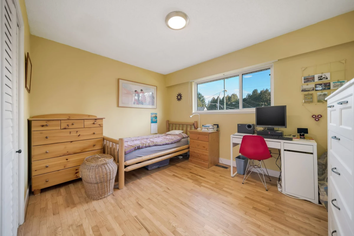 Guest Bathroom Photo of 11645 195a Street, Pitt Meadows, BC