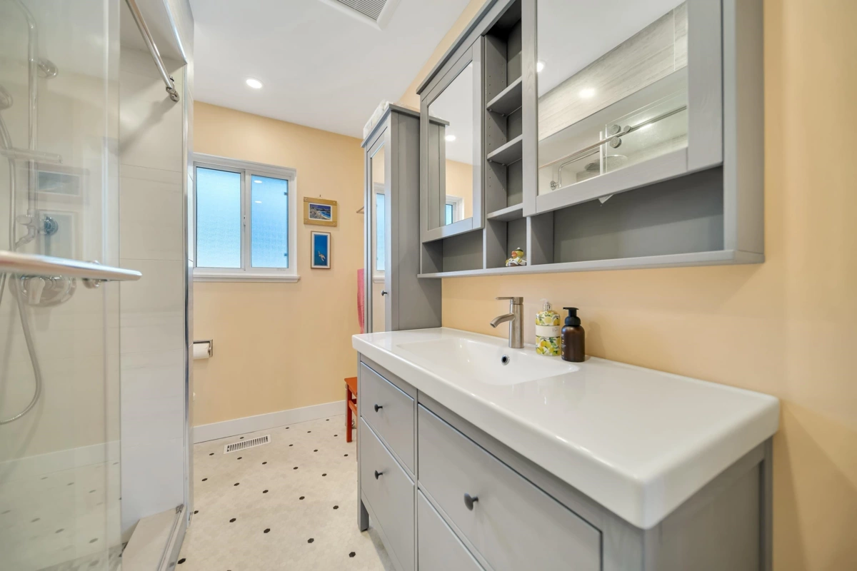 Hallway Photo of 11645 195a Street, Pitt Meadows, BC