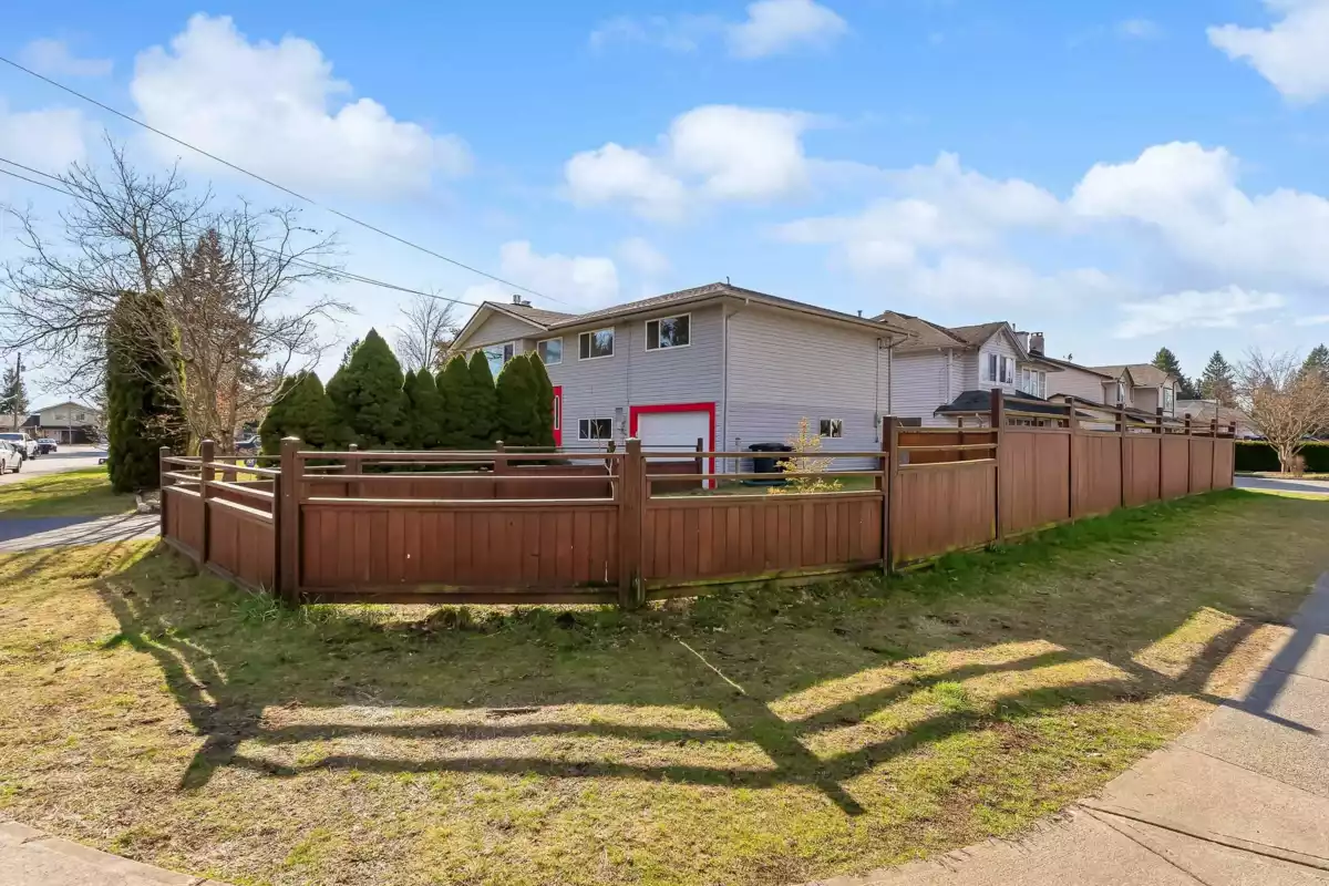 Living Room Photo of 11645 195a Street, Pitt Meadows, BC