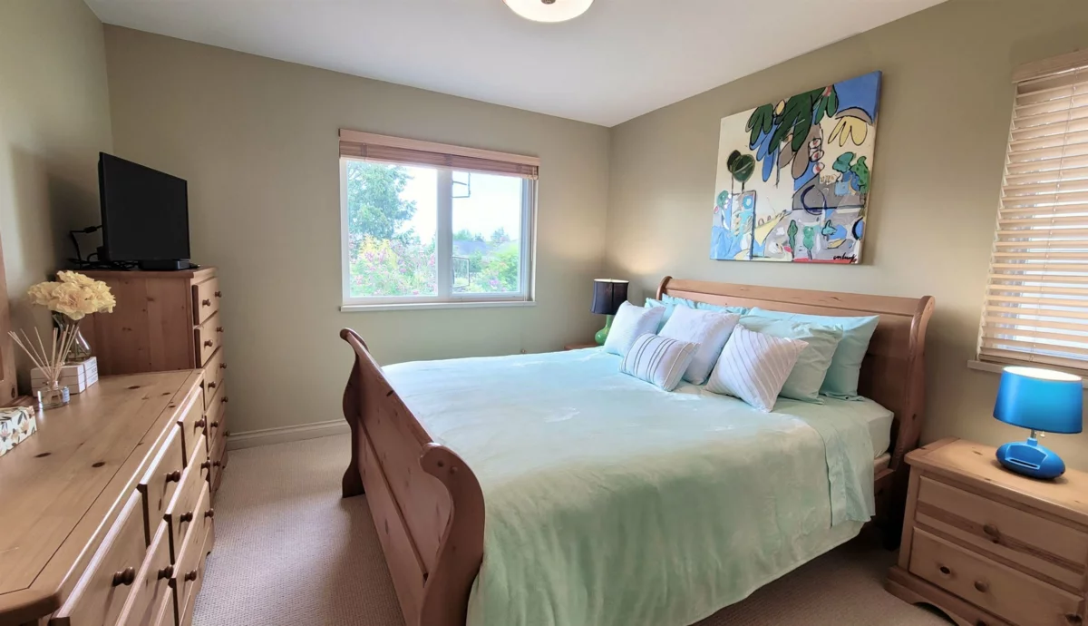 Entry Foyer Photo of 15974 Buena Vista Avenue Avenue, White Rock, BC