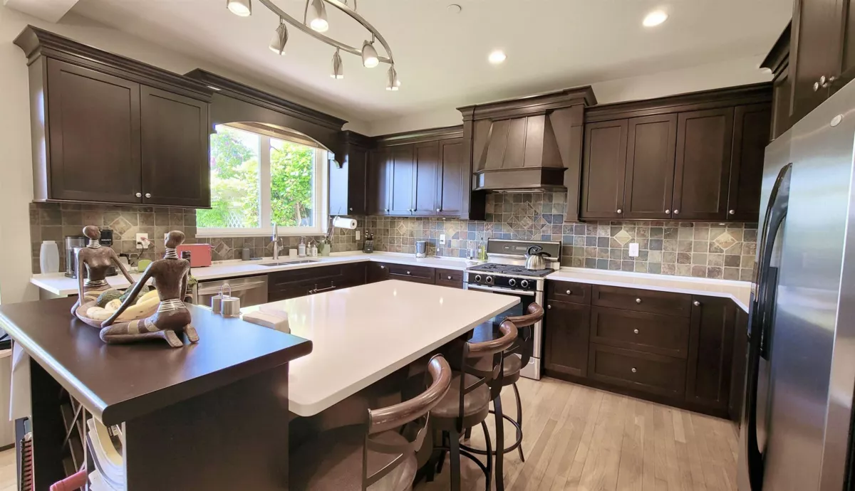 Family Room Photo of 15974 Buena Vista Avenue Avenue, White Rock, BC