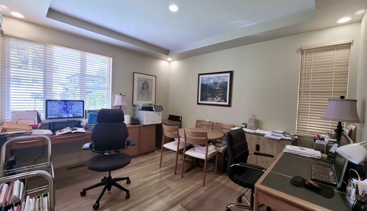 Hallway Photo of 15974 Buena Vista Avenue Avenue, White Rock, BC