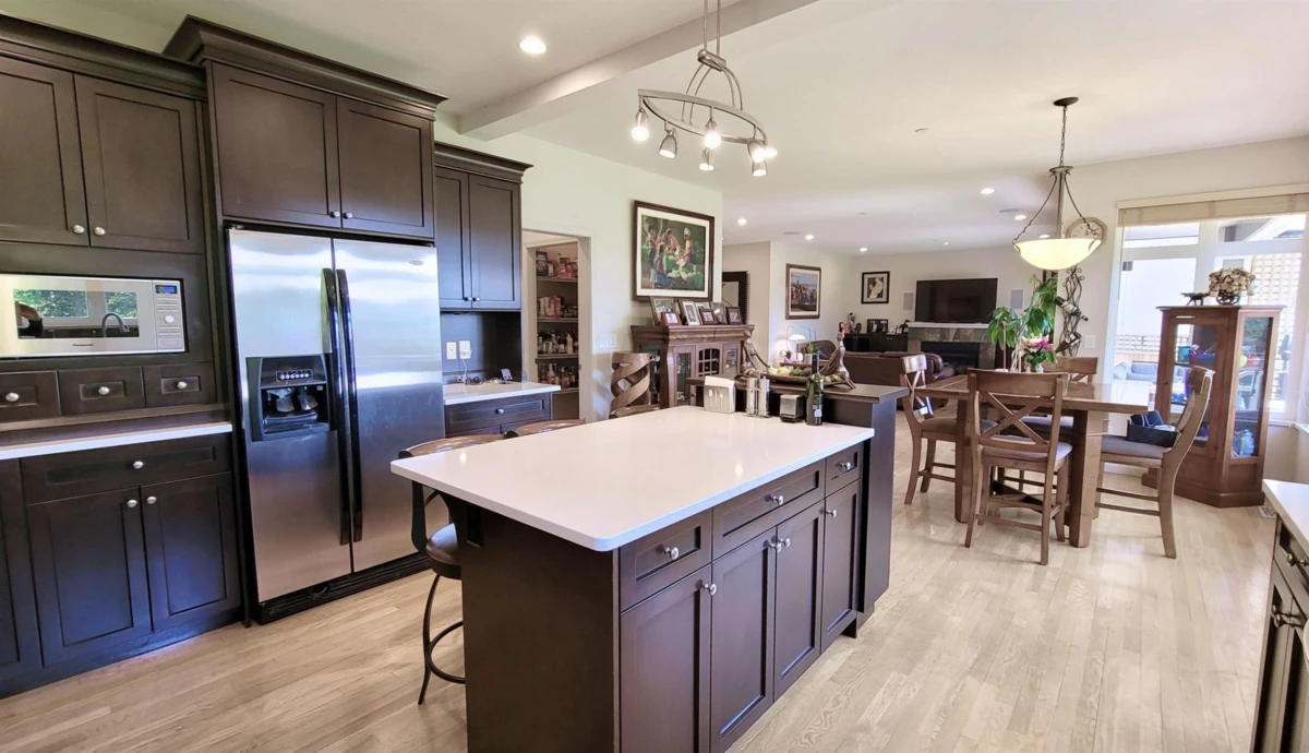 Kitchen Island Photo of 15974 Buena Vista Avenue Avenue, White Rock, BC