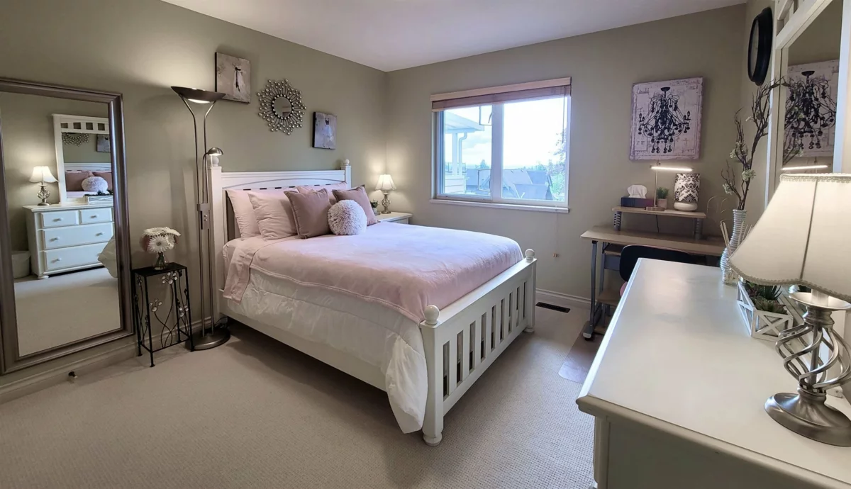 Laundry Room Photo of 15974 Buena Vista Avenue Avenue, White Rock, BC