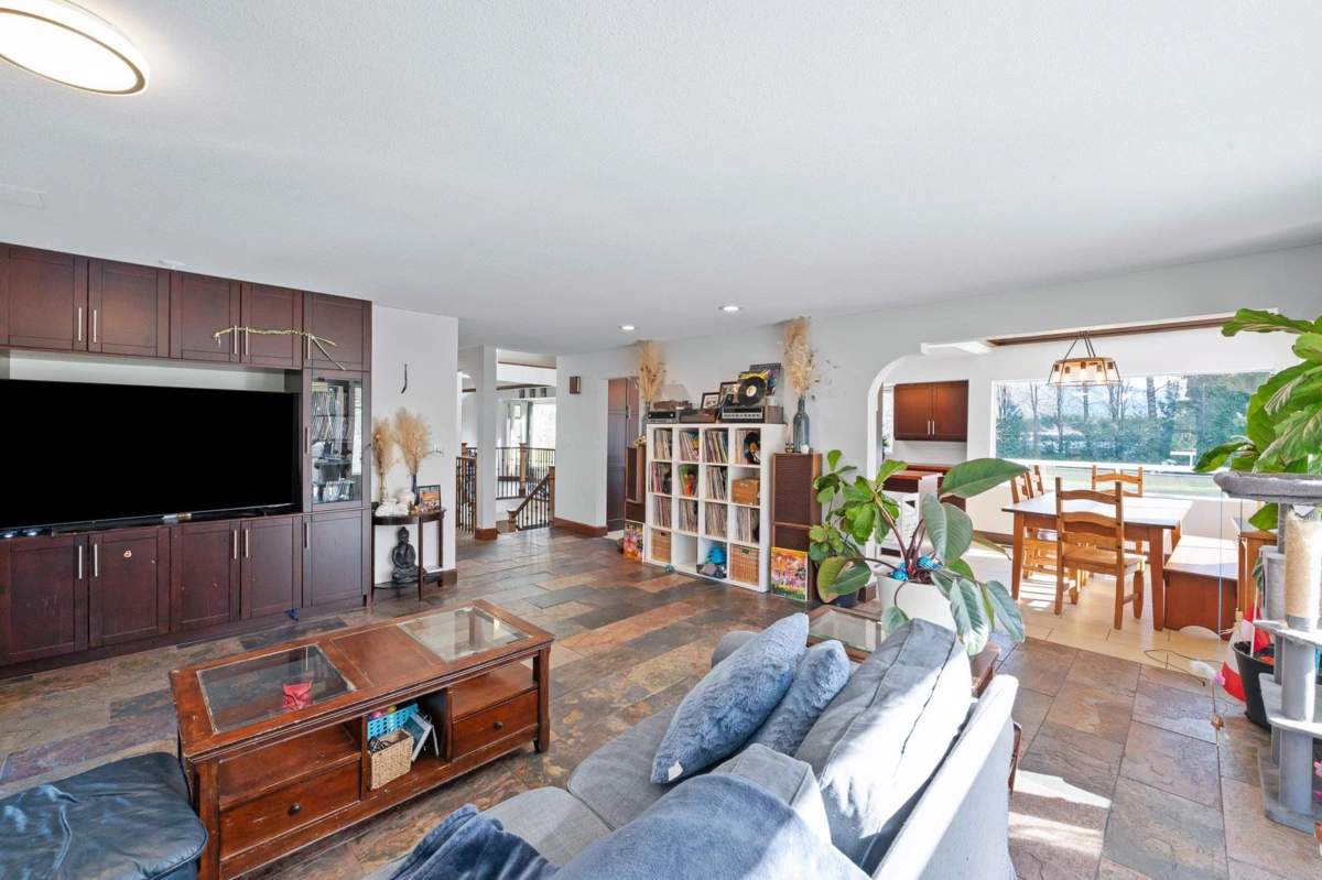 Kitchen Island Photo of 15227 Sheridan Drive, Pitt Meadows, BC
