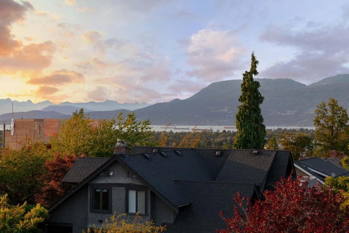 Front Yard Photo of 1986 W 36th Avenue, Vancouver, BC