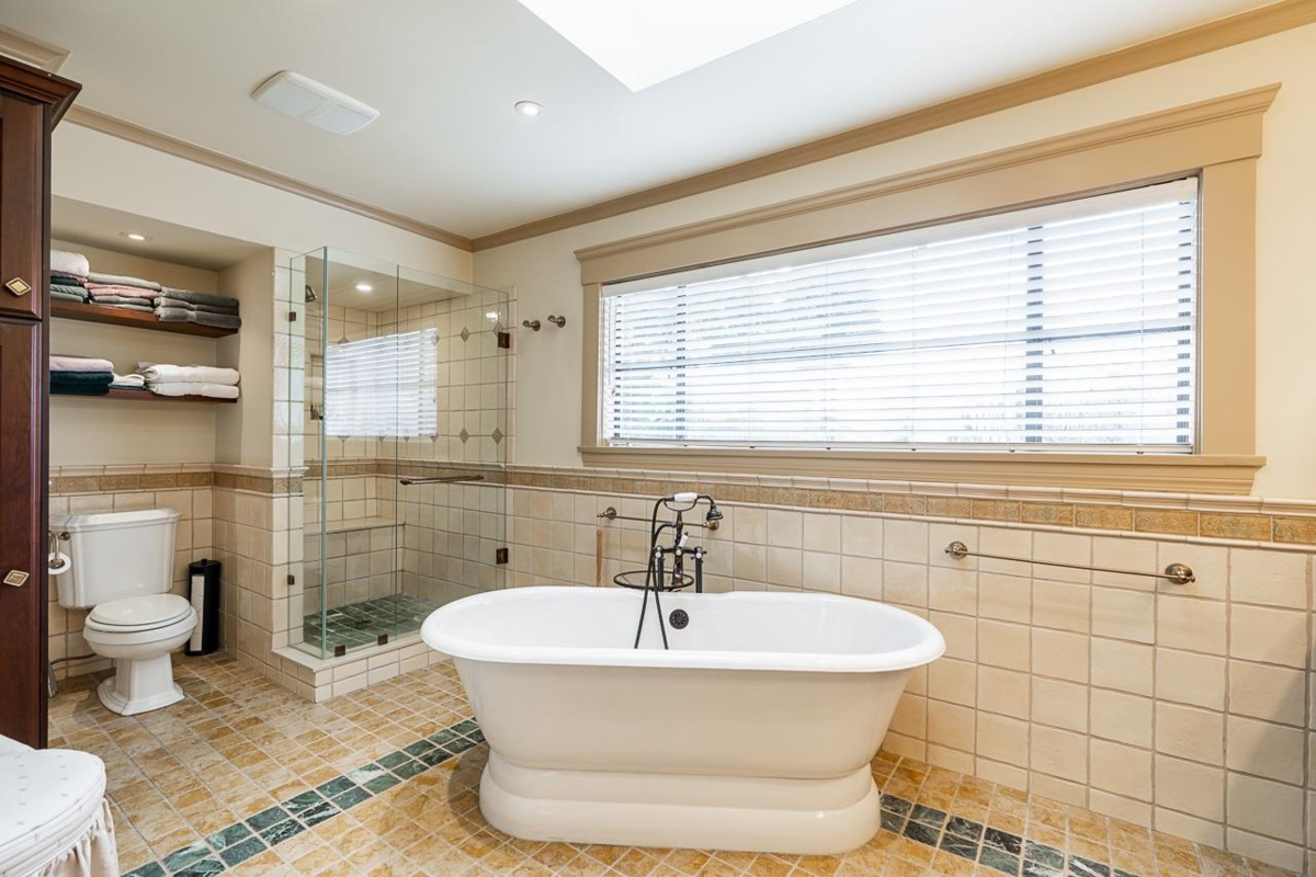 Guest Bathroom Photo of 1986 W 36th Avenue, Vancouver, BC